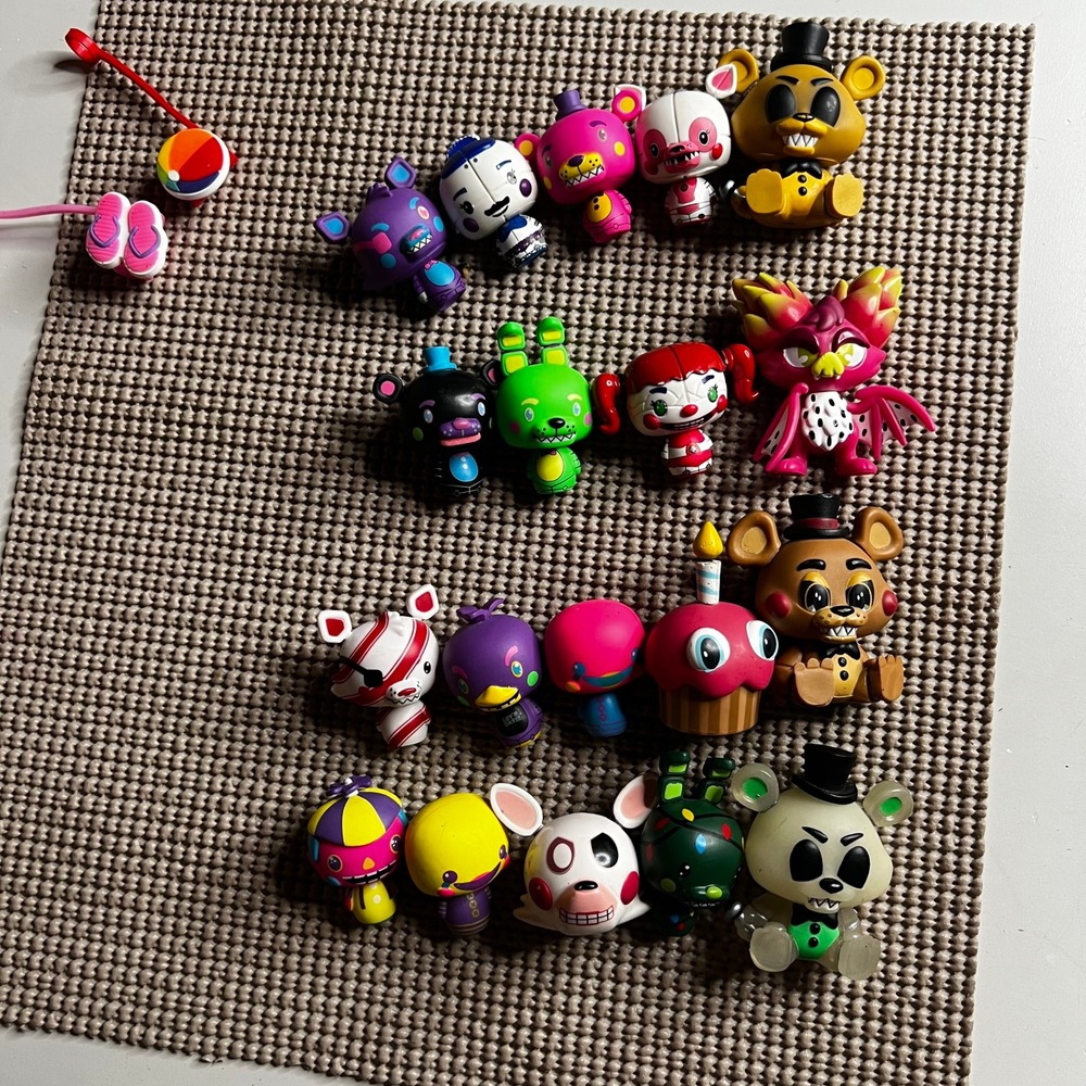Funko Five Nights at Freddys FNAF Mystery Minis Vinyl Figure Lot of 18 Mixed